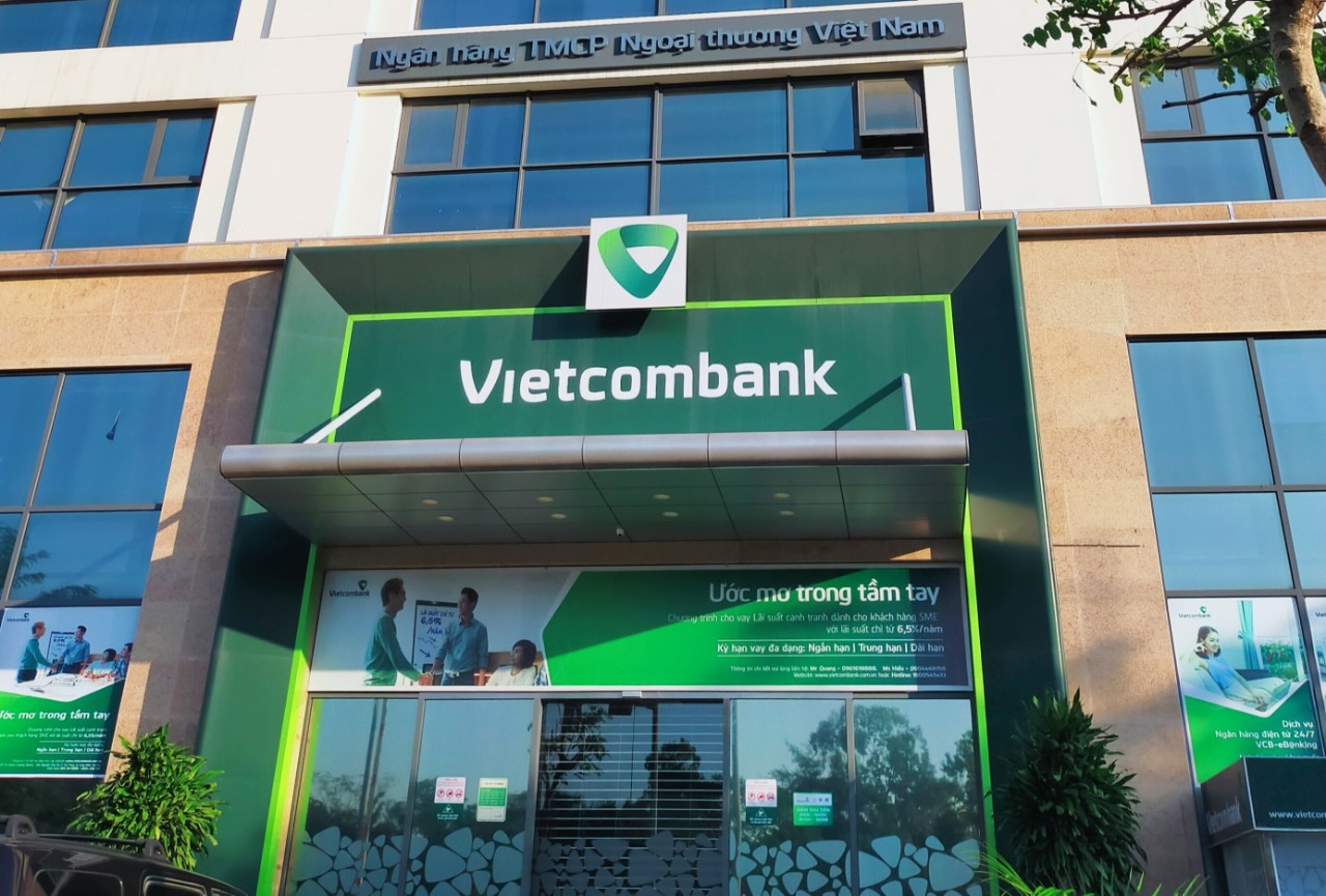 Cổ phiếu VCB của Vietcombank gia nhập câu lạc bộ 'ba chữ số' - Ảnh 1. Cổ phiếu VCB của Vietcombank gia nhập câu lạc bộ 'ba chữ số' - Ảnh 1.