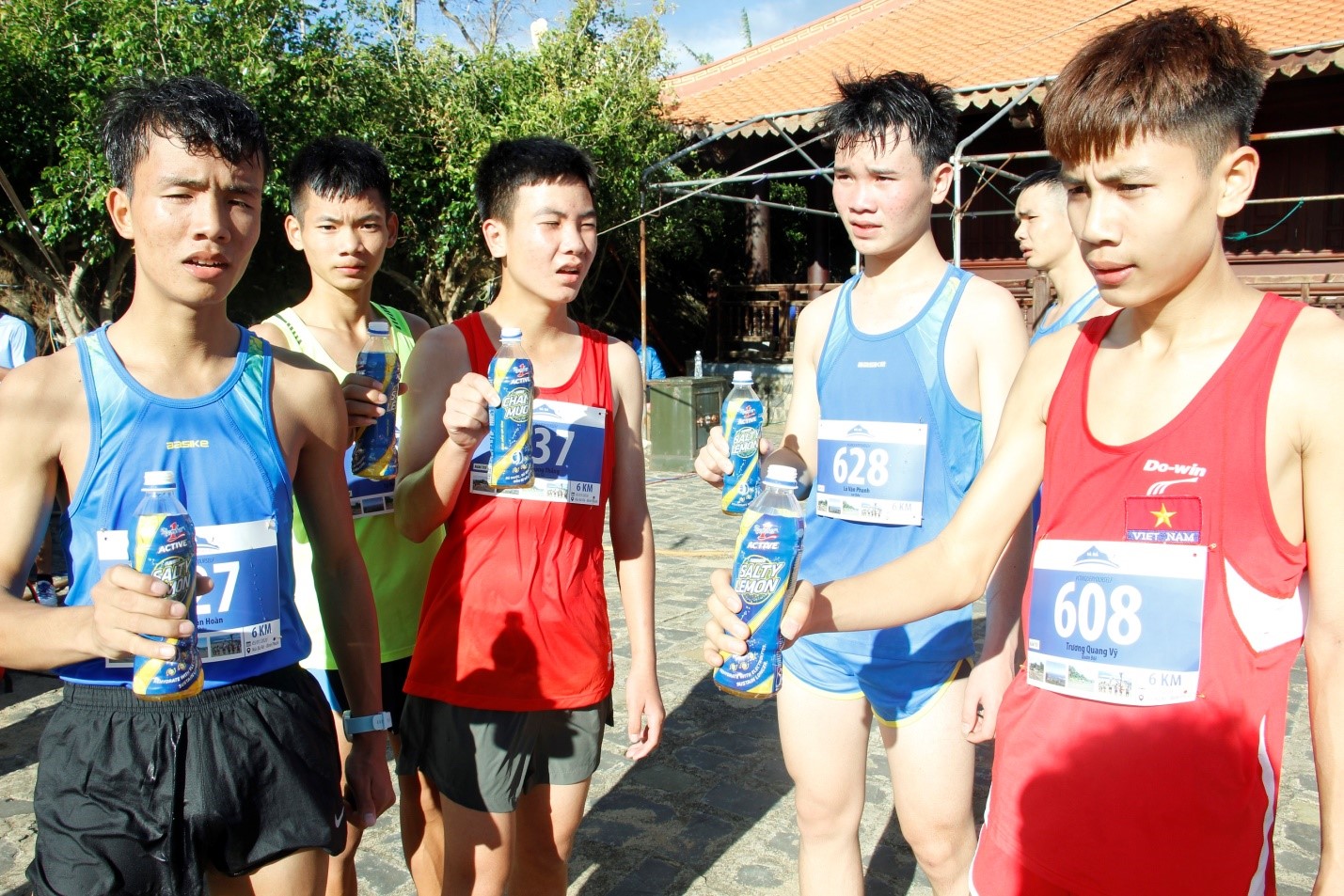 Gần 1500 vận động viên chinh phục đỉnh núi Bà Rá cùng Number 1 Active - Ảnh 5. Gần 1500 vận động viên chinh phục đỉnh núi Bà Rá cùng Number 1 Active - Ảnh 5.