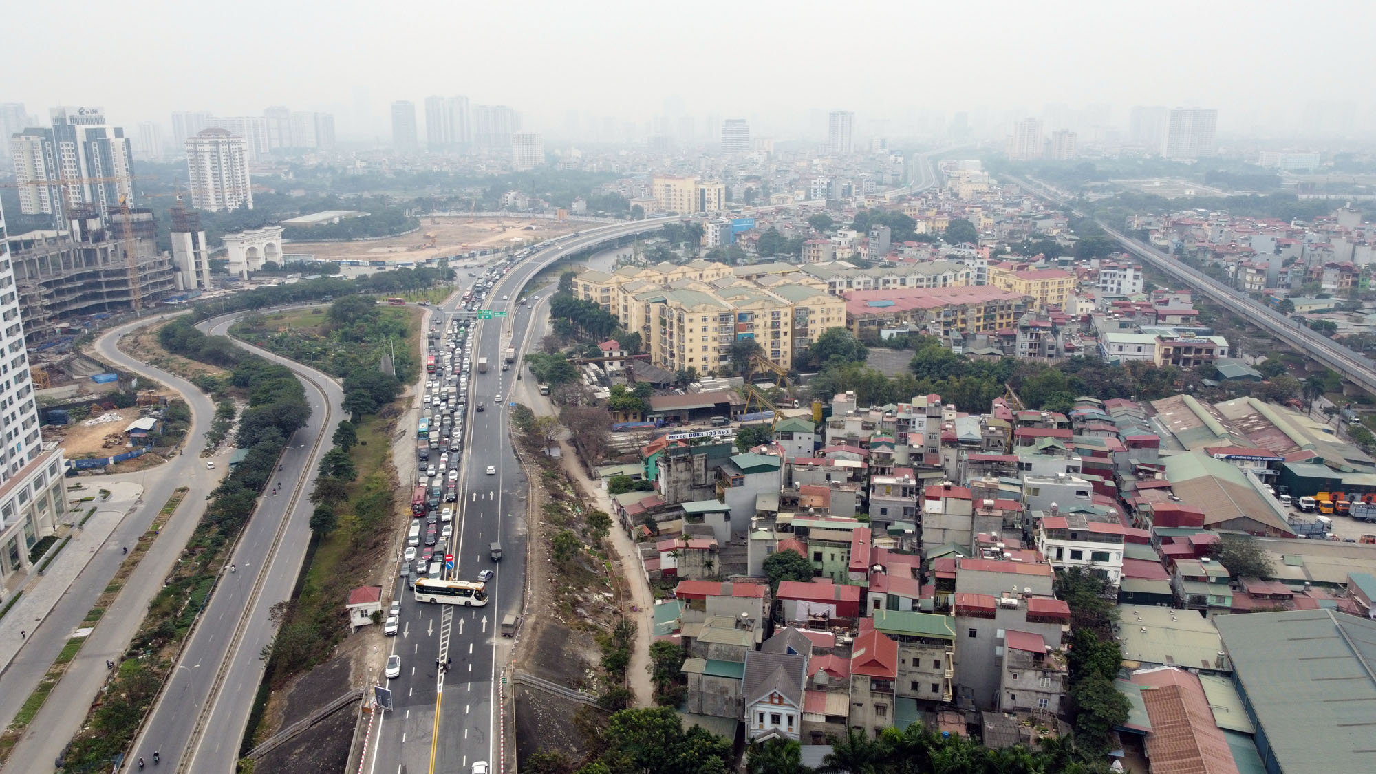Thông cầu Thăng Long từ sáng, đến trưa xe vẫn phải quay đầu - Ảnh 7. Thông cầu Thăng Long từ sáng, đến trưa xe vẫn phải quay đầu - Ảnh 7.