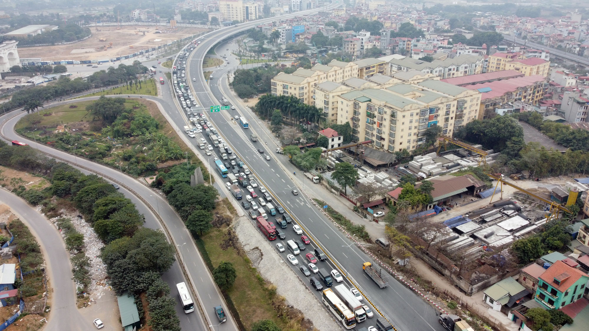 Thông cầu Thăng Long từ sáng, đến trưa xe vẫn phải quay đầu - Ảnh 8. Thông cầu Thăng Long từ sáng, đến trưa xe vẫn phải quay đầu - Ảnh 8.
