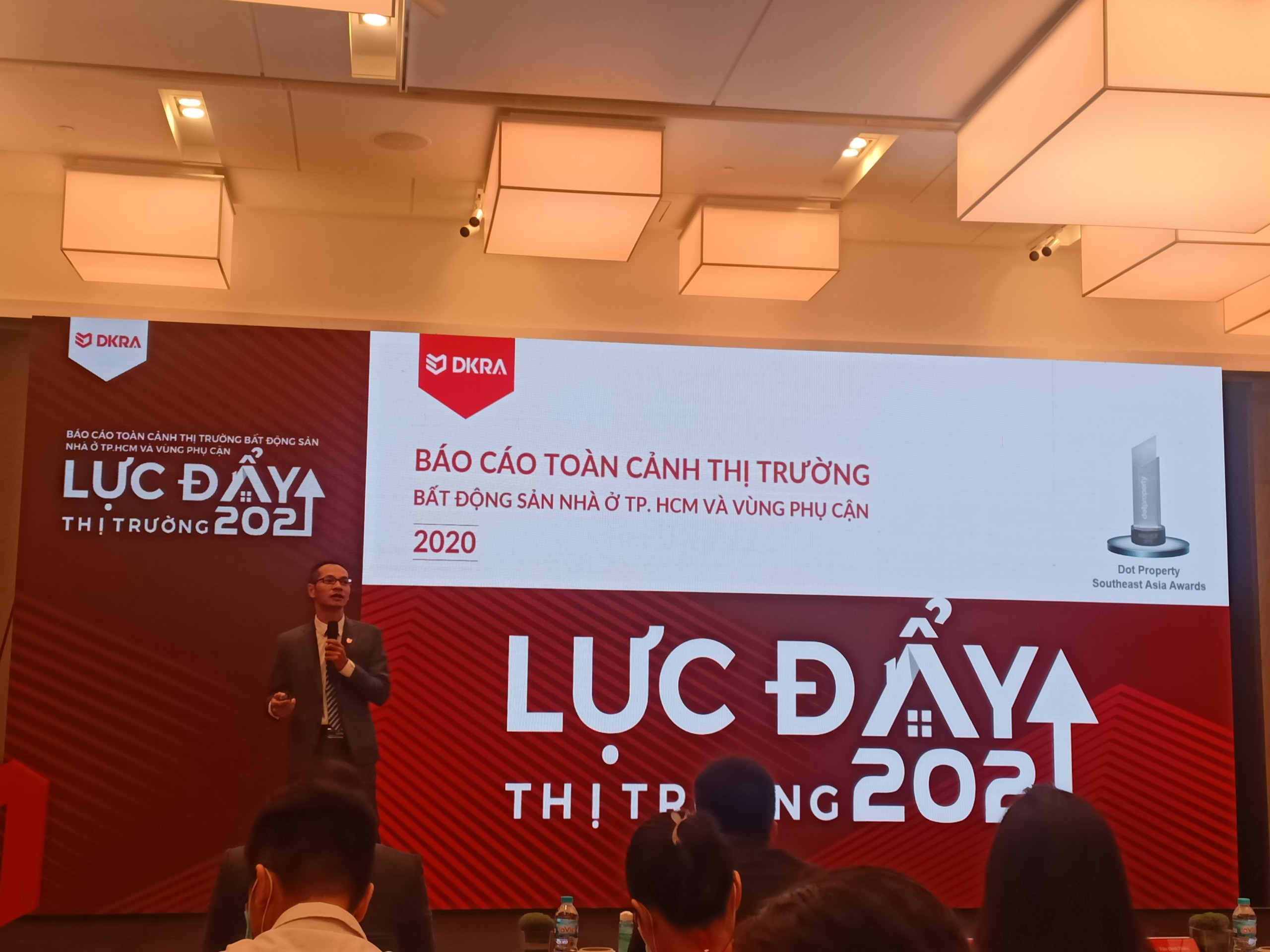 Thị trường nhà ở tiếp tục sôi động ở vùng phụ cận hay TP HCM lấy lại vị thế trong năm 2021? - Ảnh 1. Thị trường nhà ở tiếp tục sôi động ở vùng phụ cận hay TP HCM lấy lại vị thế trong năm 2021? - Ảnh 1.