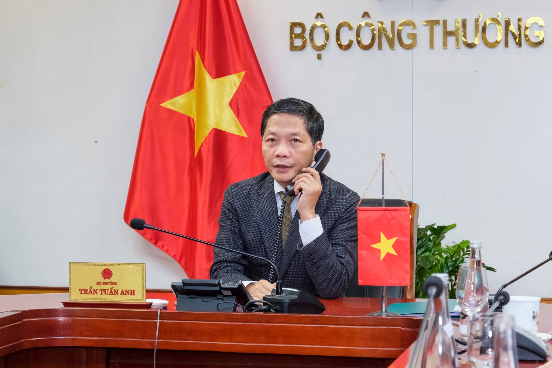 Trưởng Đại diện Thương mại Mỹ: Thông tin Mỹ sẽ áp thuế Việt Nam là hoàn toàn thất thiệt - Ảnh 1. Trưởng Đại diện Thương mại Mỹ: Thông tin Mỹ sẽ áp thuế Việt Nam là hoàn toàn thất thiệt - Ảnh 1.