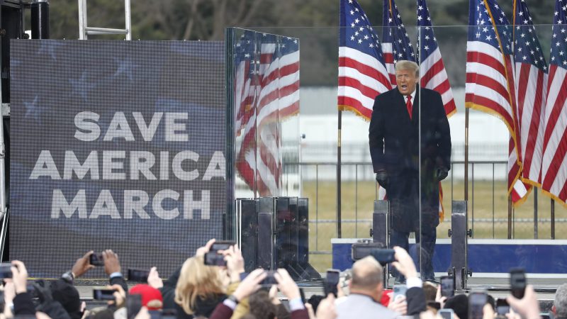 Hai tuần cuối đáng quên của ông Trump: Đối mặt nguy cơ bị phế truất hoặc luận tội, cấp dưới lần lượt dứt áo ra đi - Ảnh 1. Hai tuần cuối đáng quên của ông Trump: Đối mặt nguy cơ bị phế truất hoặc luận tội, cấp dưới lần lượt dứt áo ra đi - Ảnh 1.