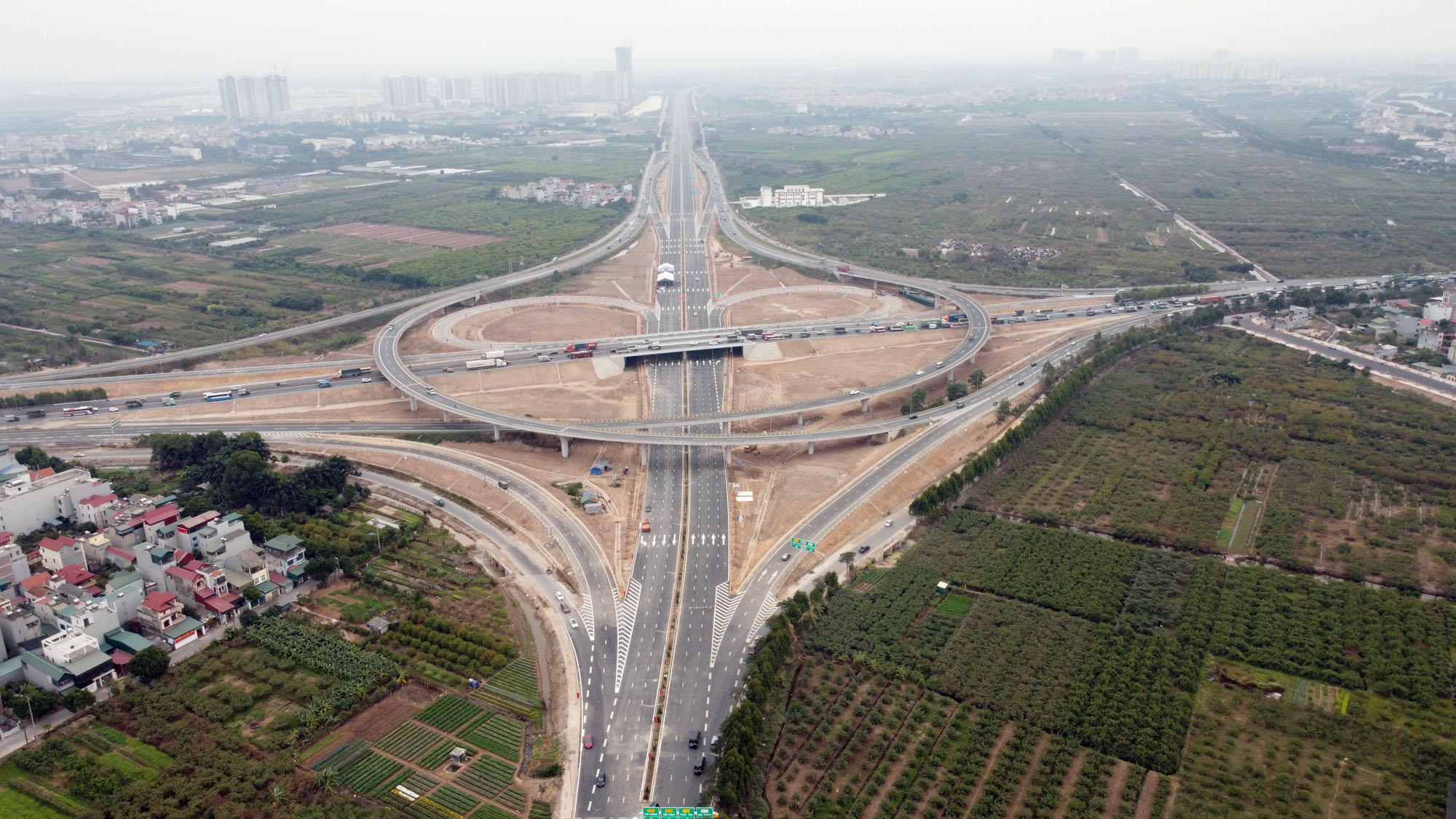 Cận cảnh nút giao đường Vành đai 3 với cao tốc Hà Nội - Hải Phòng trị giá 400 tỷ đồng - Ảnh 3. Cận cảnh nút giao đường Vành đai 3 với cao tốc Hà Nội - Hải Phòng trị giá 400 tỷ đồng - Ảnh 3.