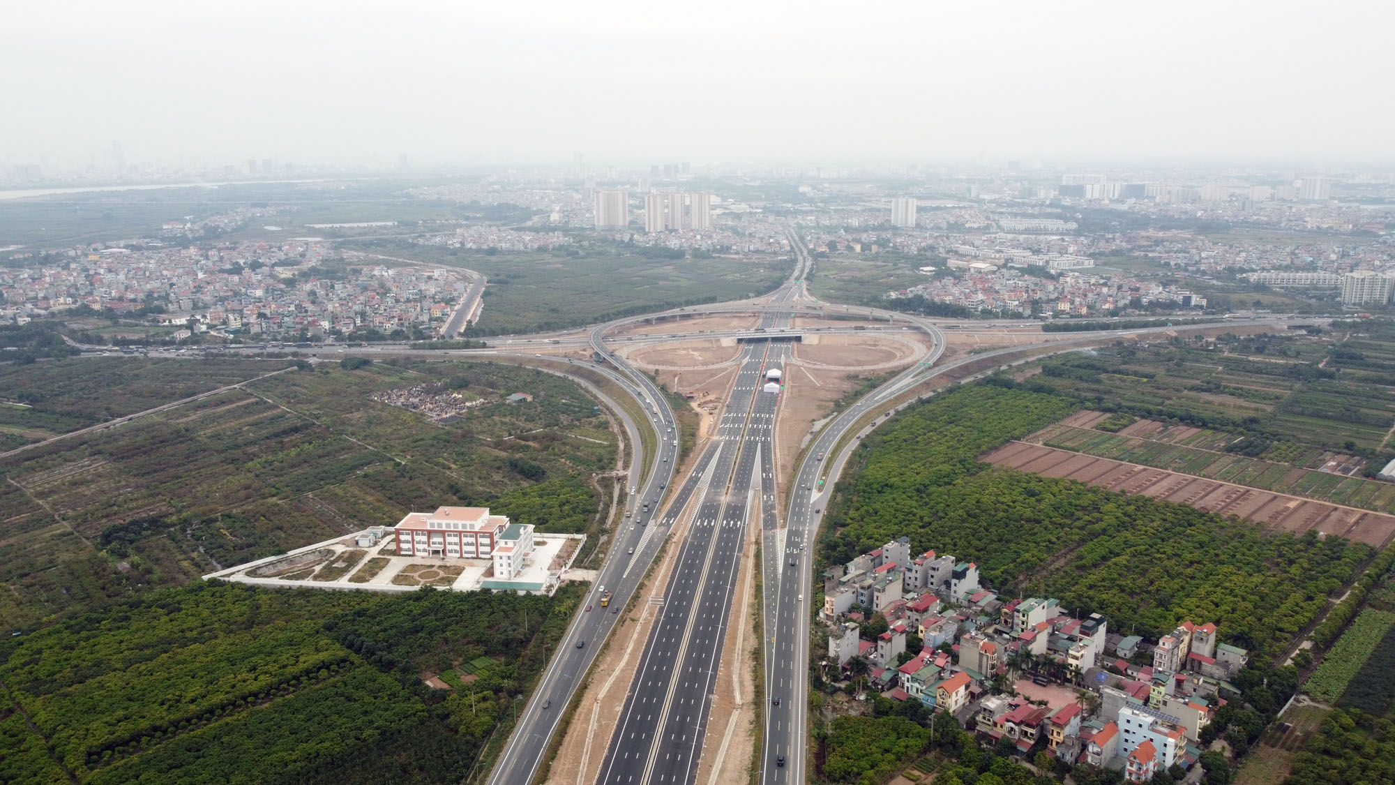 Cận cảnh nút giao đường Vành đai 3 với cao tốc Hà Nội - Hải Phòng trị giá 400 tỷ đồng - Ảnh 8. Cận cảnh nút giao đường Vành đai 3 với cao tốc Hà Nội - Hải Phòng trị giá 400 tỷ đồng - Ảnh 8.
