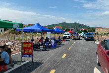 Bắc Giang: Đất sau đấu giá tăng kỷ lục, một người 'ôm' ba lô, hàng loạt người bỏ cọc