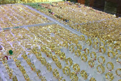 So sánh giá vàng hôm nay 1/10: SJC đảo chiều tăng 350.000 đồng/lượng bất chấp thế giới giảm