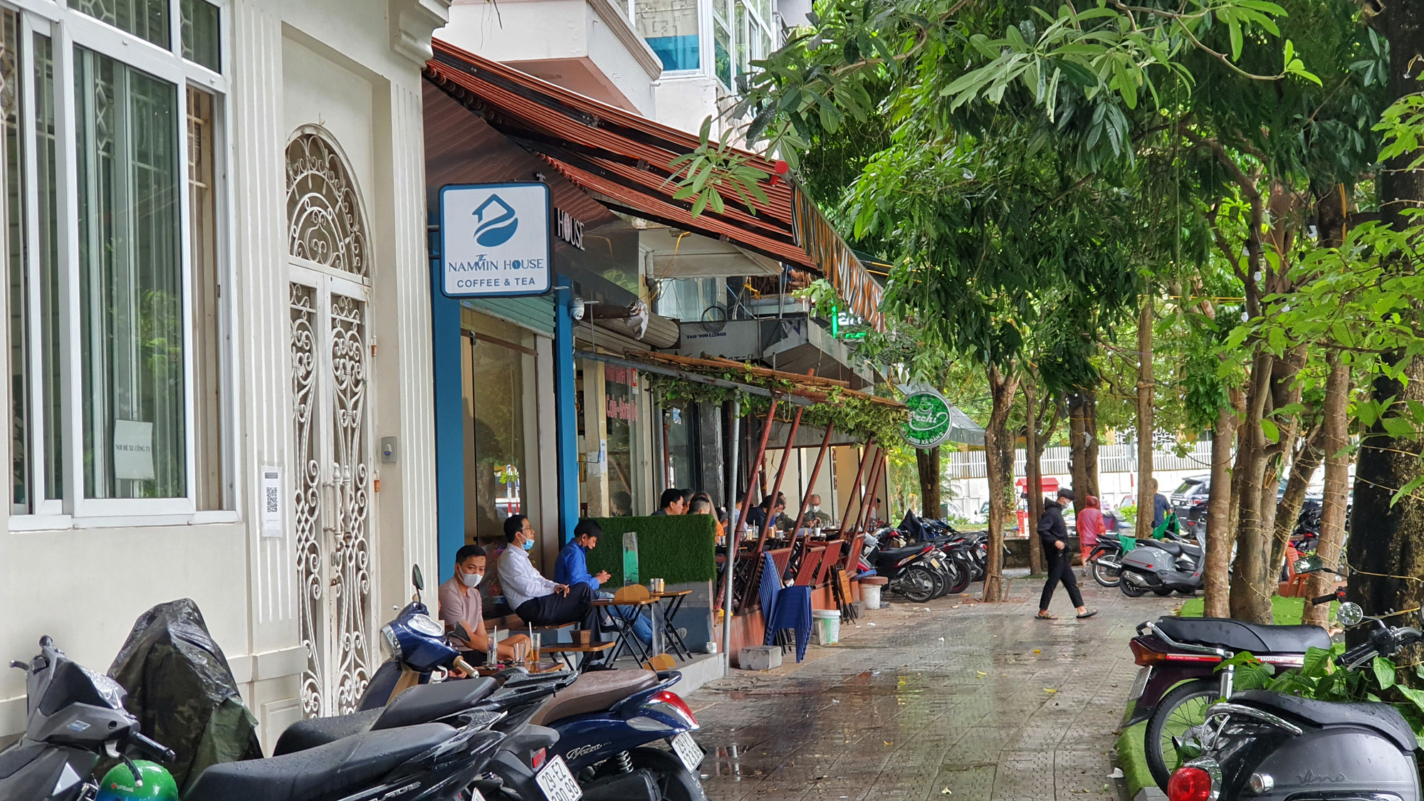 Mặt bằng BĐS bán lẻ Hà Nội 'thức giấc' sau hơn 2 tháng giãn cách - Ảnh 14. Mặt bằng BĐS bán lẻ Hà Nội 'thức giấc' sau hơn 2 tháng giãn cách - Ảnh 14.