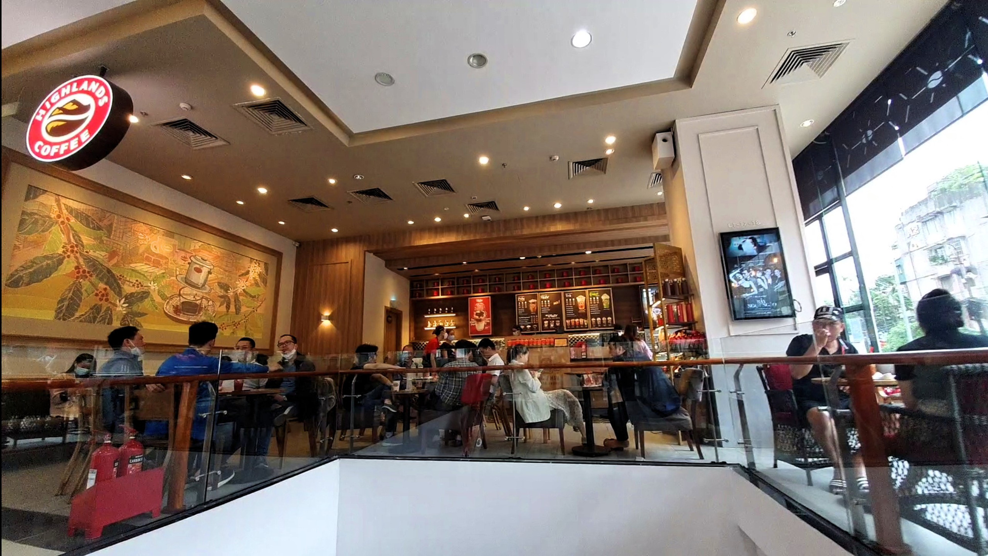 Mặt bằng BĐS bán lẻ Hà Nội 'thức giấc' sau hơn 2 tháng giãn cách - Ảnh 2. Mặt bằng BĐS bán lẻ Hà Nội 'thức giấc' sau hơn 2 tháng giãn cách - Ảnh 2.