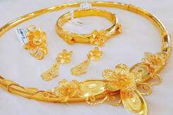 So sánh giá vàng hôm nay 14/10: Giá vàng 24K tăng thêm khoảng 200.000 - 400.000 đồng/lượng