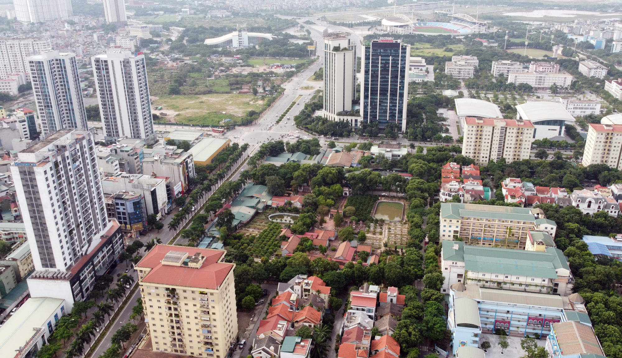Cận cảnh khu đất được điều chỉnh quy hoạch, cho phép HUD xây chung cư, nhà liền kề ở nút giao Lê Đức Thọ - Hàm Nghi - Ảnh 2.