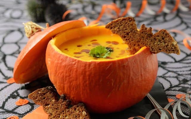 Top 5 món ăn Halloween đặc trưng, dễ làm lại vô cùng ấn tượng năm 2021 - Ảnh 3. Top 5 món ăn Halloween đặc trưng, dễ làm lại vô cùng ấn tượng năm 2021 - Ảnh 3.