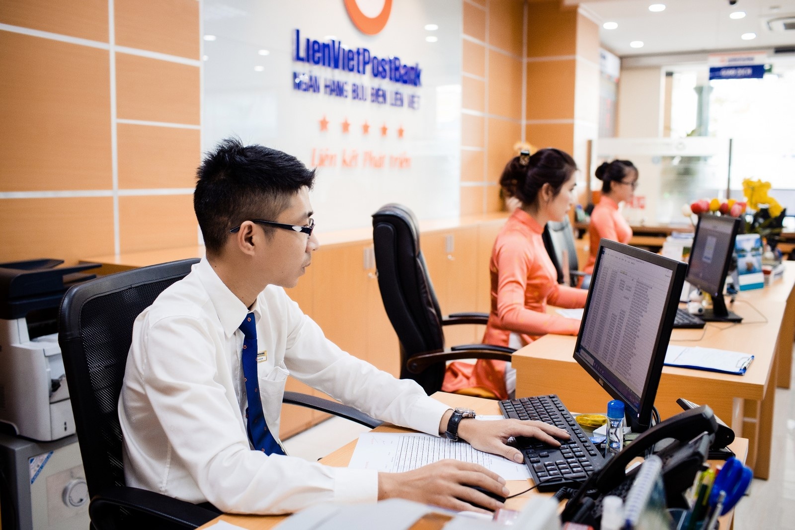 Lãi suất ngân hàng LienVietPostBank tháng 10/2021 giảm tại một số kỳ hạn - Ảnh 1.
