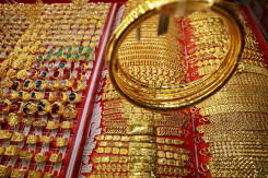 So sánh giá vàng hôm nay 8/10: Vàng SJC bất ngờ tăng, tiến sát lên mốc 58 triệu đồng/lượng
