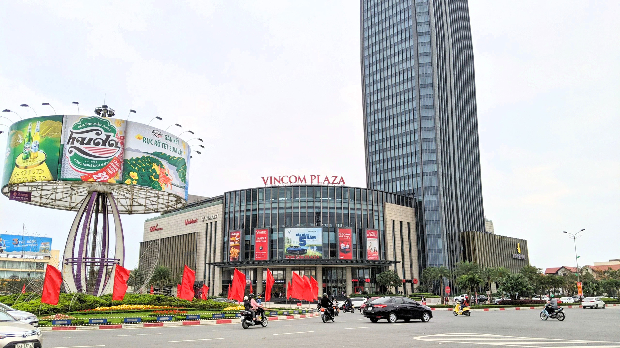 Vingroup sắp triển khai 4 dự án tại Hà Tĩnh với tổng vốn đầu tư hơn 2 tỷ USD - Ảnh 1. Vingroup sắp triển khai 4 dự án tại Hà Tĩnh với tổng vốn đầu tư hơn 2 tỷ USD - Ảnh 1.