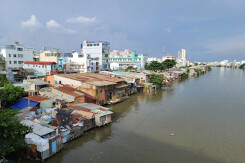 Đến năm 2025 TP Hồ Chí Minh đặt mục tiêu di dời 6.500 căn nhà trên và ven kênh rạch