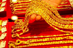 So sánh giá vàng hôm nay 20/11: Vàng SJC lao dốc không phanh trong phiên cuối tuần