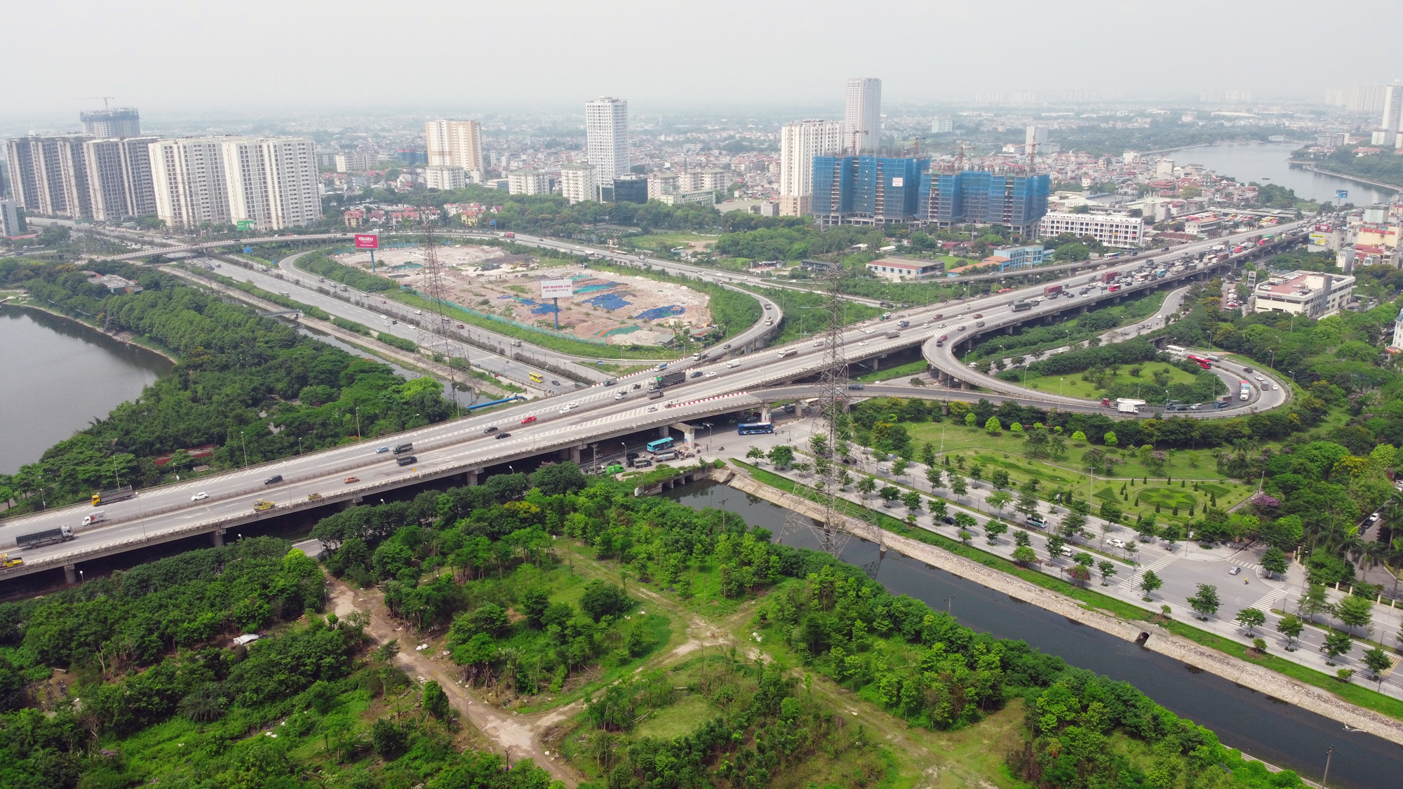 Quy hoạch Hà Nội 10 năm nhìn lại - Bài 6: Toàn cảnh các tuyến cao tốc kết nối Thủ đô hình thành 10 năm qua - Ảnh 2. Toàn cảnh các tuyến cao tốc kết nối Thủ đô hình thành 10 năm qua - Ảnh 1.