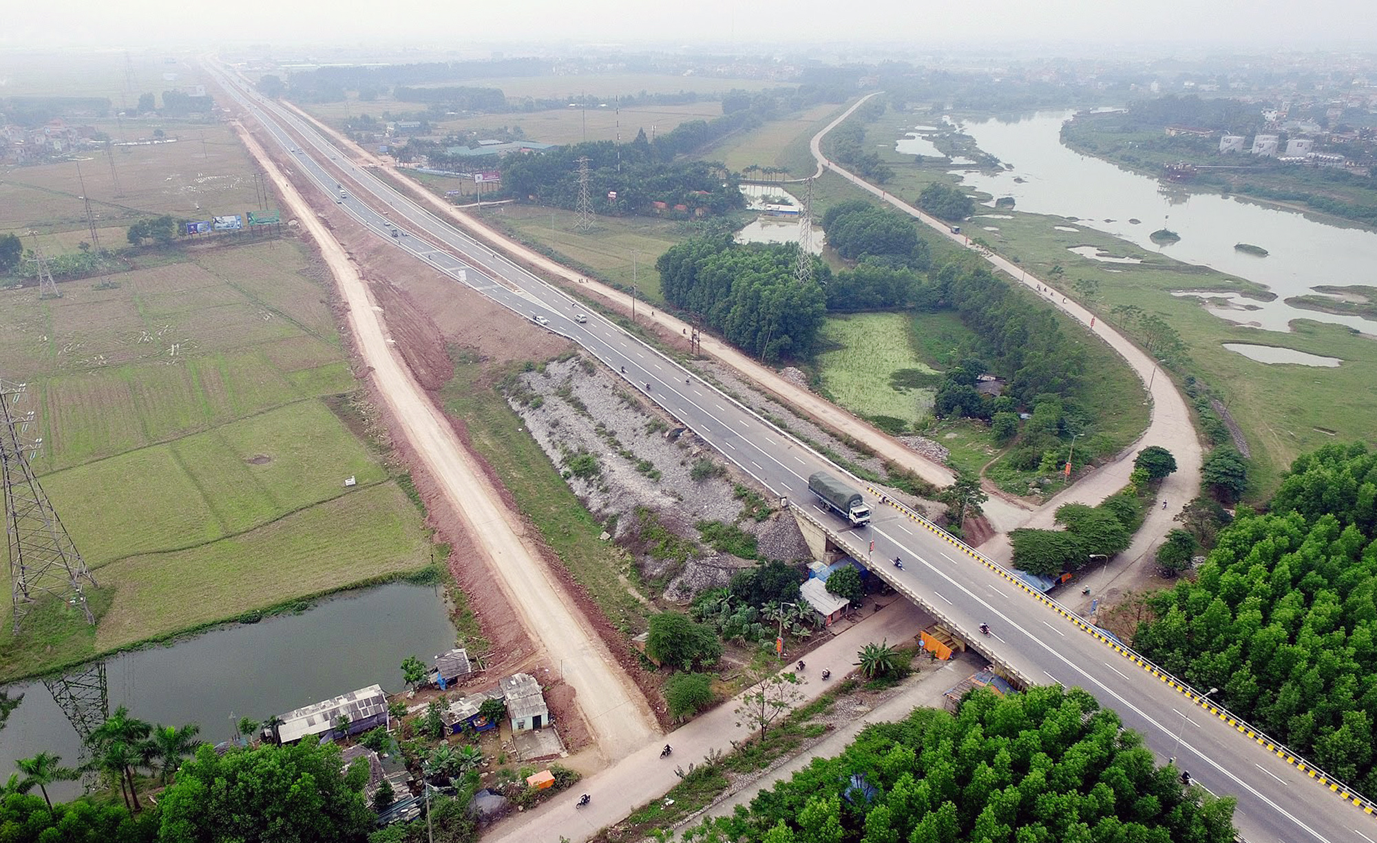 Quy hoạch Hà Nội 10 năm nhìn lại - Bài 6: Toàn cảnh các tuyến cao tốc kết nối Thủ đô hình thành 10 năm qua - Ảnh 25. Toàn cảnh các tuyến cao tốc kết nối Thủ đô hình thành 10 năm qua - Ảnh 24.