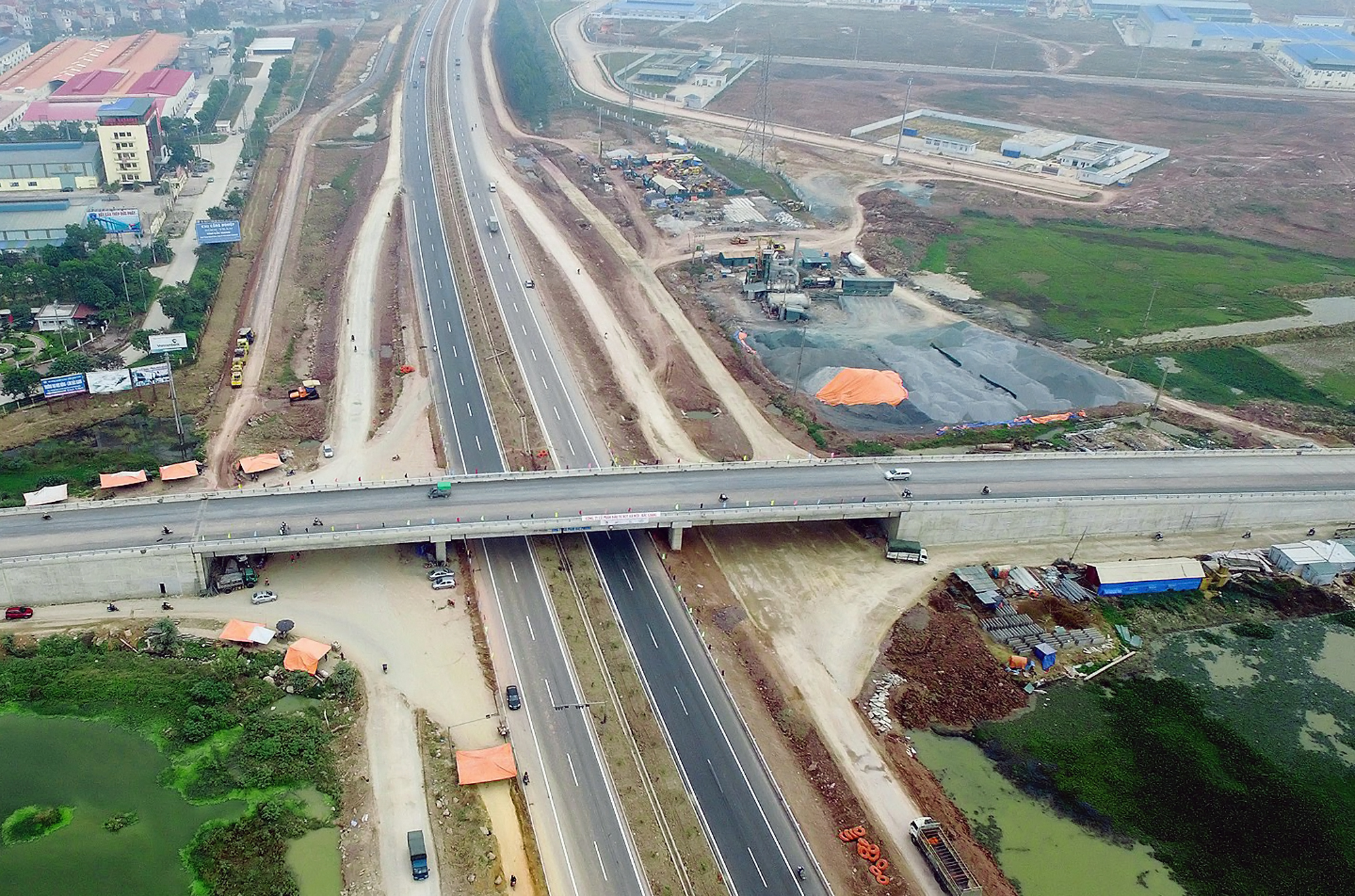 Quy hoạch Hà Nội 10 năm nhìn lại - Bài 6: Toàn cảnh các tuyến cao tốc kết nối Thủ đô hình thành 10 năm qua - Ảnh 26. Toàn cảnh các tuyến cao tốc kết nối Thủ đô hình thành 10 năm qua - Ảnh 25.