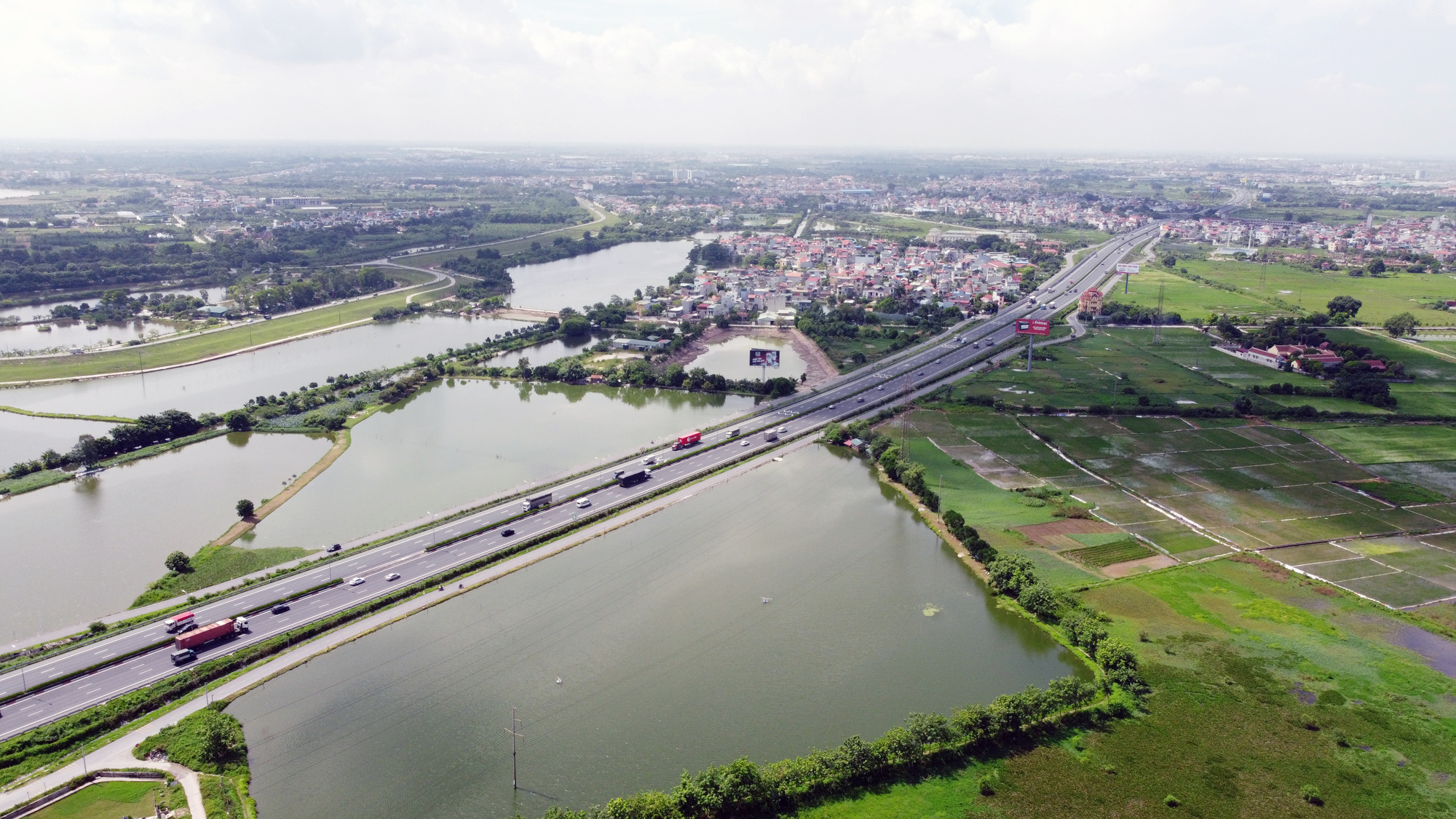 Quy hoạch Hà Nội 10 năm nhìn lại - Bài 6: Toàn cảnh các tuyến cao tốc kết nối Thủ đô hình thành 10 năm qua - Ảnh 5. Toàn cảnh các tuyến cao tốc kết nối Thủ đô hình thành 10 năm qua - Ảnh 4.