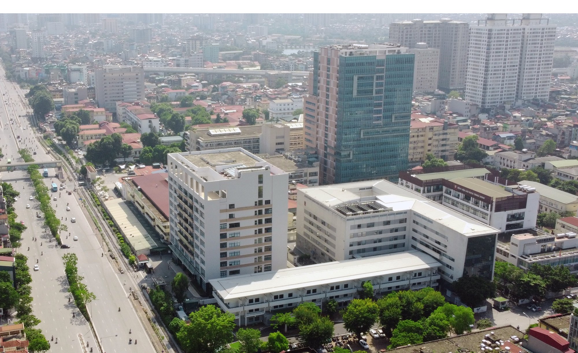 Di chuyển trường học, bệnh viện, các cơ sở công nghiệp ô nhiễm ra khỏi nội đô: 6 năm vẫn... rất chậm! - Ảnh 1.