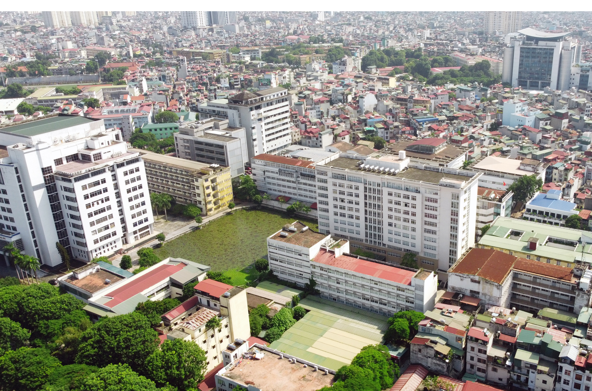 Di chuyển trường học, bệnh viện, các cơ sở công nghiệp ô nhiễm ra khỏi nội đô: 6 năm vẫn... rất chậm! - Ảnh 2.