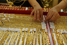 So sánh giá vàng hôm nay 23/11: Vàng 24K tiếp tục giảm sâu, mất hơn 600.000 đồng/lượng