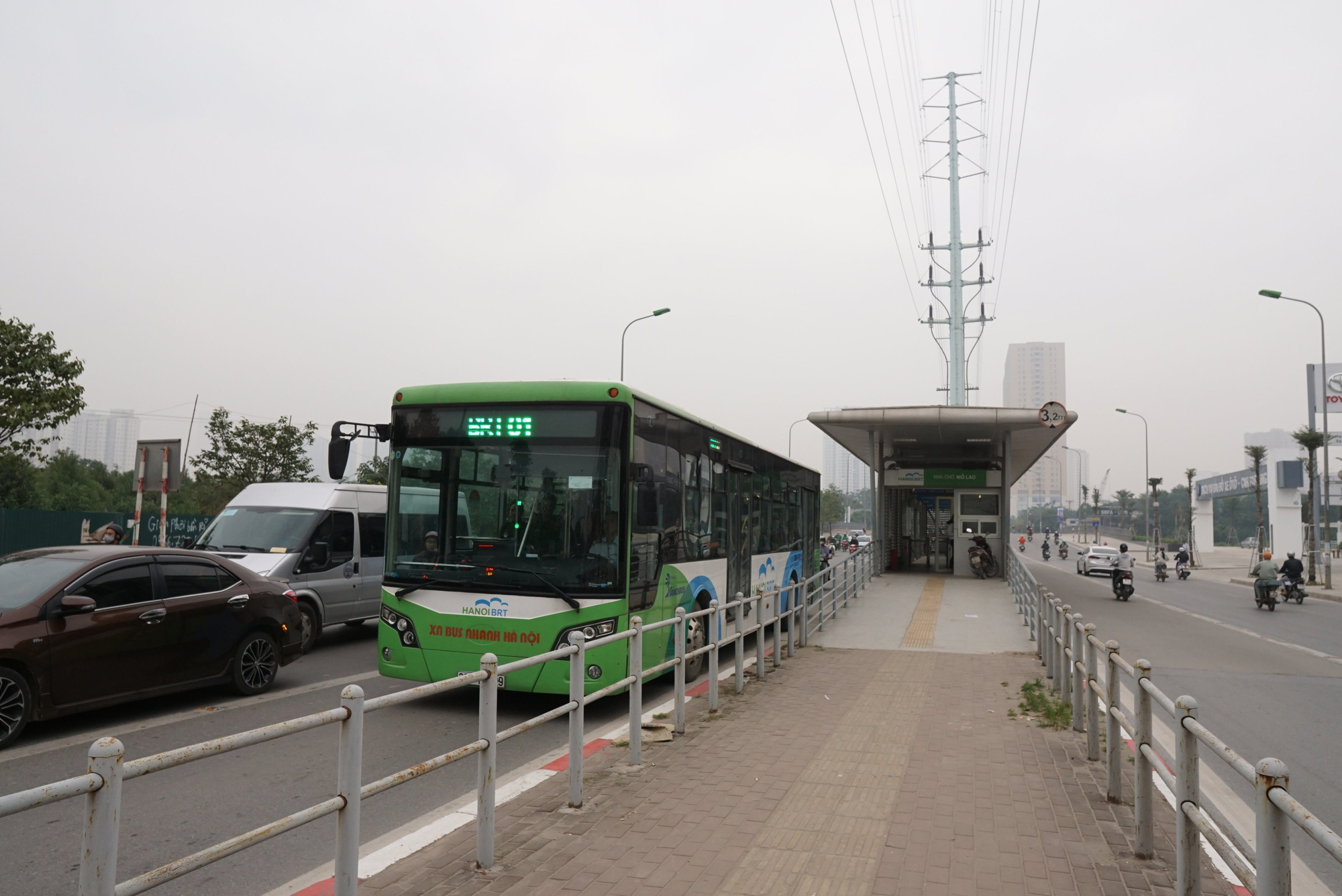 Hà Nội tiếp tục duy trì xe buýt nhanh BRT Yên Nghĩa - Kim Mã, dự kiến xây dựng thêm 14 làn ưu tiên - Ảnh 1. Hà Nội tiếp tục duy trì xe buýt nhanh BRT Yên Nghĩa - Kim Mã, dự kiến xây dựng thêm 14 làn ưu tiên - Ảnh 1.