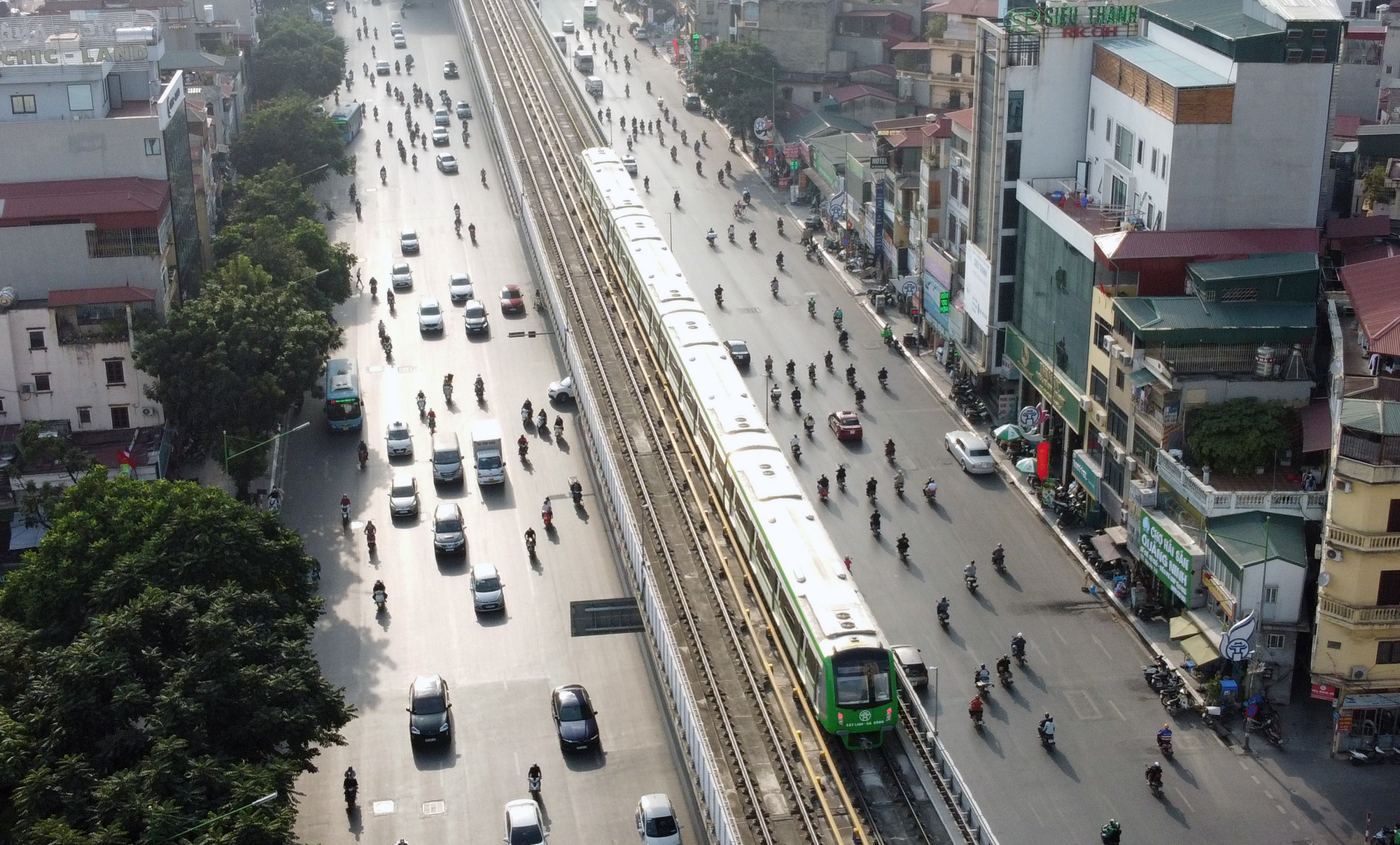 Tàu Cát Linh – Hà Đông chính thức chở khách vào ngày 6/11, giá vé từ 7.000 đồng/lượt - Ảnh 1. Tàu Cát Linh – Hà Đông chính thức chở khách vào ngày 6/11, giá vé từ 7.000 đồng/lượt - Ảnh 1.