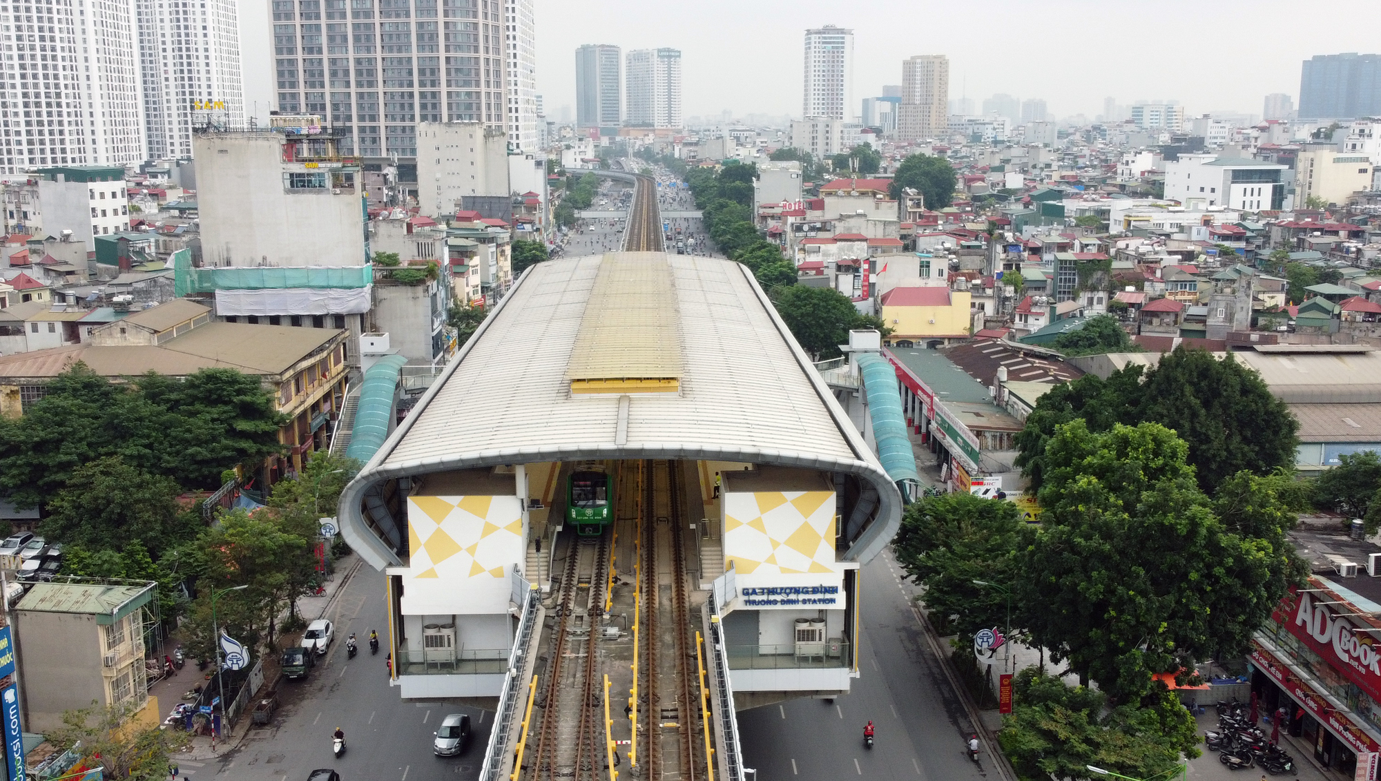 Hình ảnh người dân chính thức được đi tàu Cát Linh - Hà Đông sau thập kỷ chờ đợi - Ảnh 2. Hình ảnh người dân chính thức được đi tàu Cát Linh - Hà Đông sau thập kỷ chờ đợi - Ảnh 2.