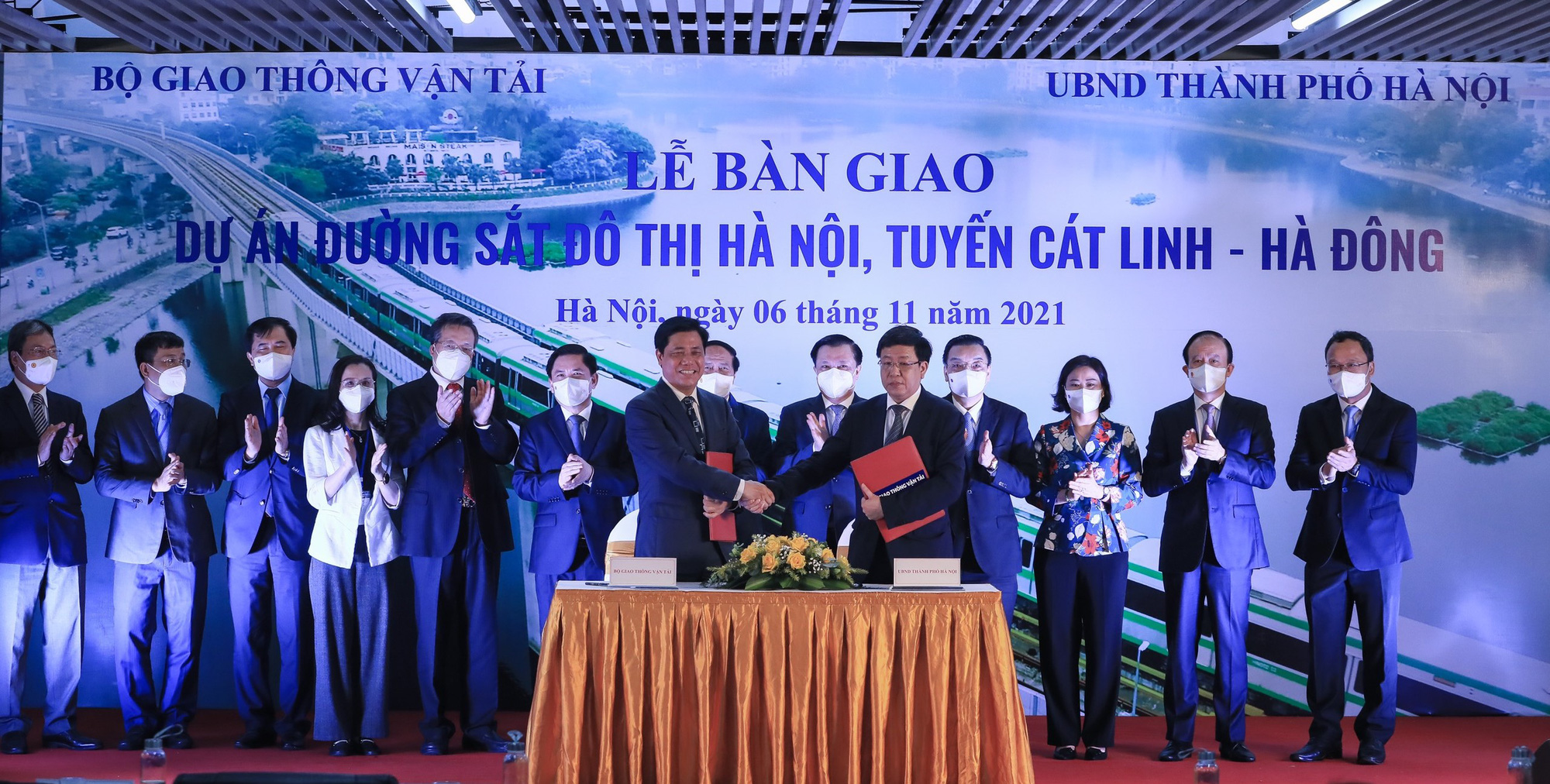 Chính thức vận hành đường sắt Cát Linh – Hà Đông sau 10 năm xây dựng - Ảnh 1. Chính thức vận hành đường sắt Cát Linh – Hà Đông sau 10 năm xây dựng - Ảnh 1.