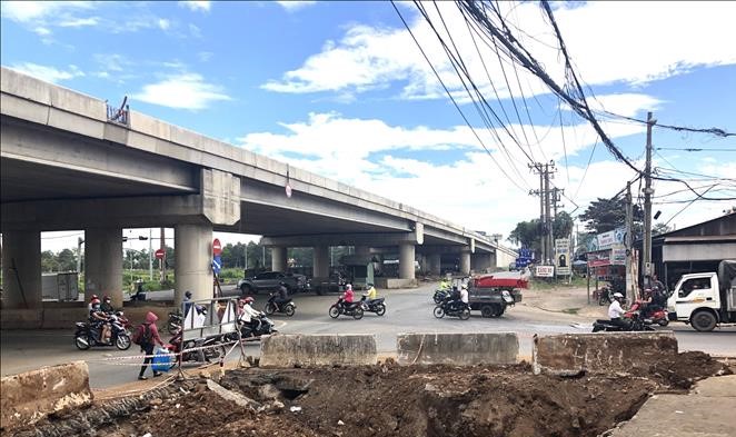 Đồng Nai: Sẽ khai thác cầu vượt nút giao Dầu Giây trong quý 1/2022 sau 5 năm chậm tiến độ - Ảnh 1.