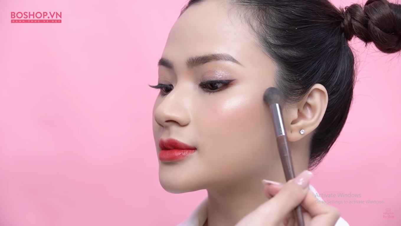Cách trang điểm đêm Noel năm 2021 không tốn quá 30 phút, giúp các bạn nữ tự tin vui lễ - Ảnh 16. Cách trang điểm đêm Noel năm 2021 không tốn quá 30 phút, giúp các bạn nữ tự tin vui lễ - Ảnh 16.