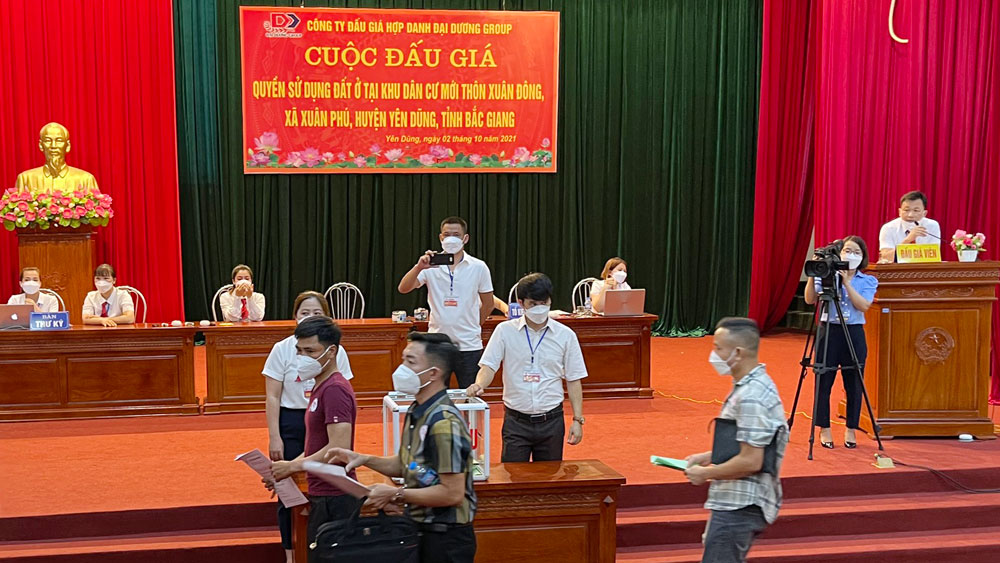 Đấu giá đất cao trên trời rồi bỏ của chạy lấy người diễn ra khắp cả nước - Ảnh 1. Đấu giá đất cao trên trời rồi bỏ của chạy lấy người diễn ra khắp cả nước - Ảnh 1.