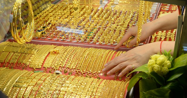 Giá vàng hôm nay 16/12: Vàng SJC điều chỉnh tăng không quá 200.000 đồng/lượng - Ảnh 2. Giá vàng hôm nay 16/12: Vàng SJC điều chỉnh tăng không quá 200.000 đồng/lượng - Ảnh 2.