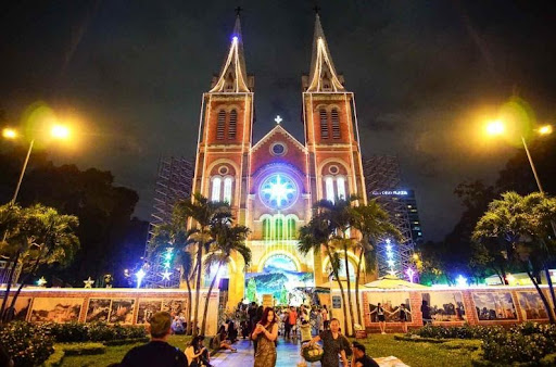 9 địa điểm chụp ảnh noel ở TPHCM thu hút giới trẻ nhất - Ảnh 1.