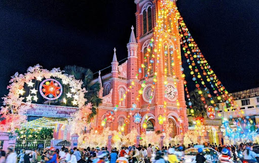 9 địa điểm chụp ảnh noel ở TPHCM thu hút giới trẻ nhất - Ảnh 9.