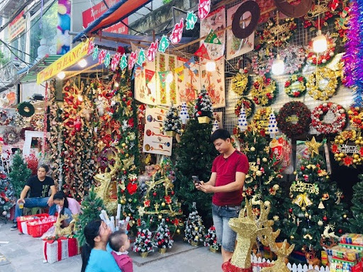  7 địa điểm chụp ảnh Noel đẹp ở Hà Nội không nên bỏ lỡ - Ảnh 1.