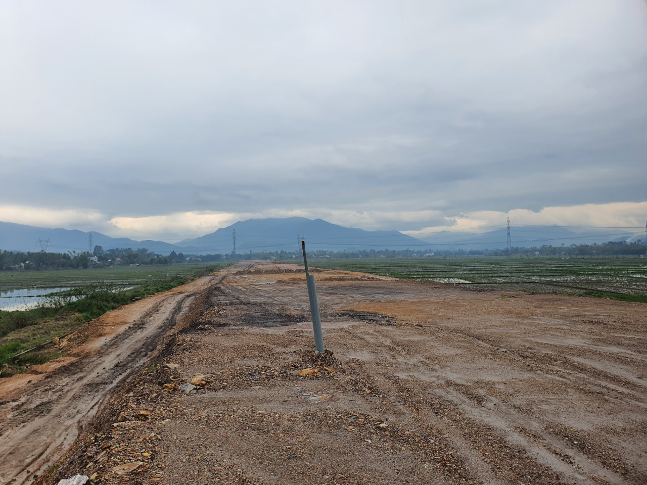 Đường vành đai phía tây Đà Nẵng đội vốn hàng trăm tỷ, chậm hoàn thành - Ảnh 1.