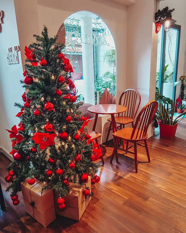 Những quán cà phê trang trí Noel đẹp ở Sài Gòn dành cho dân nghiện “check in” - Ảnh 21. Những quán cà phê trang trí Noel đẹp ở Sài Gòn dành cho dân nghiện “check in” - Ảnh 21.