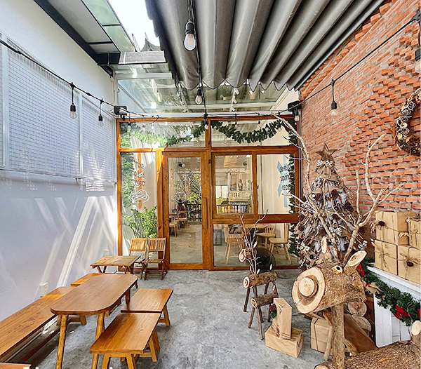 Những quán cà phê trang trí Noel đẹp ở Sài Gòn dành cho dân nghiện “check in” - Ảnh 19. Những quán cà phê trang trí Noel đẹp ở Sài Gòn dành cho dân nghiện “check in” - Ảnh 19.