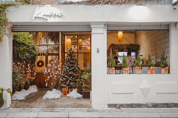 Những quán cà phê trang trí Noel đẹp ở Sài Gòn dành cho dân nghiện “check in” - Ảnh 12. Những quán cà phê trang trí Noel đẹp ở Sài Gòn dành cho dân nghiện “check in” - Ảnh 12.