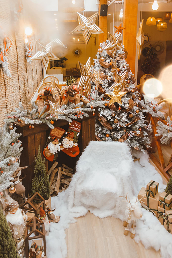 Những quán cà phê trang trí Noel đẹp ở Sài Gòn dành cho dân nghiện “check in” - Ảnh 13. Những quán cà phê trang trí Noel đẹp ở Sài Gòn dành cho dân nghiện “check in” - Ảnh 13.
