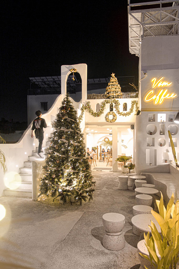Những quán cà phê trang trí Noel đẹp ở Sài Gòn dành cho dân nghiện “check in” - Ảnh 9. Những quán cà phê trang trí Noel đẹp ở Sài Gòn dành cho dân nghiện “check in” - Ảnh 9.