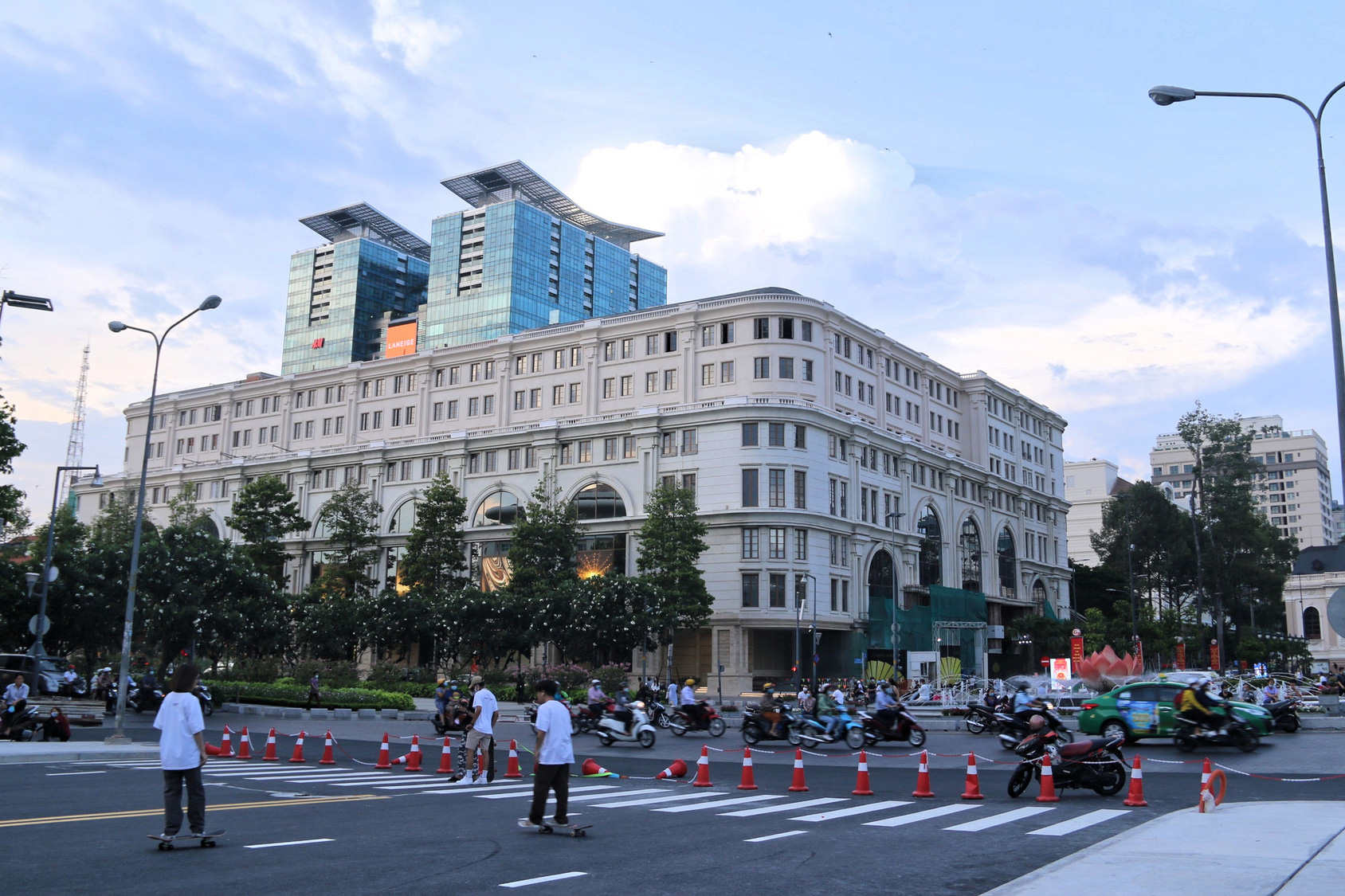 Cơ ngơi nhóm ông chủ người Hoa sẵn sàng chi cả tỷ USD cạnh tranh Tân Hoàng Minh sở hữu đất vàng Thủ Thiêm