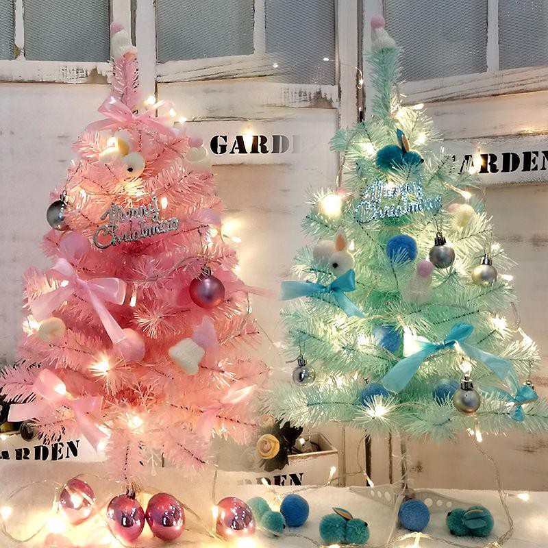 Xu hướng trang trí cây thông Noel để bàn vừa tiết kiệm, vừa ấn tượng năm 2021 - Ảnh 10. Xu hướng trang trí cây thông Noel để bàn vừa tiết kiệm, vừa ấn tượng năm 2021 - Ảnh 10.
