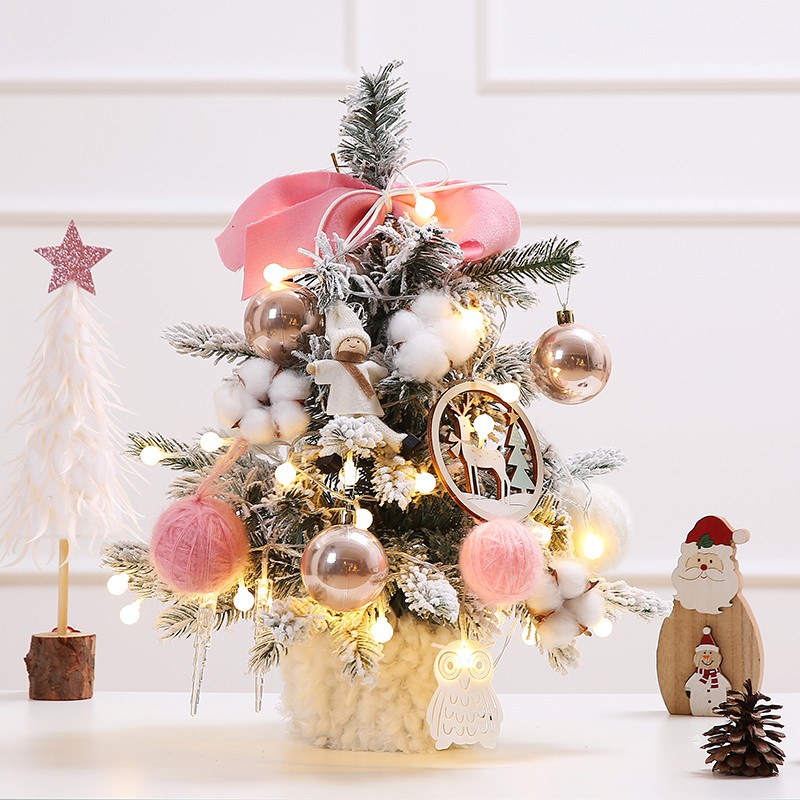 Xu hướng trang trí cây thông Noel để bàn vừa tiết kiệm, vừa ấn tượng năm 2021 - Ảnh 6. Xu hướng trang trí cây thông Noel để bàn vừa tiết kiệm, vừa ấn tượng năm 2021 - Ảnh 6.