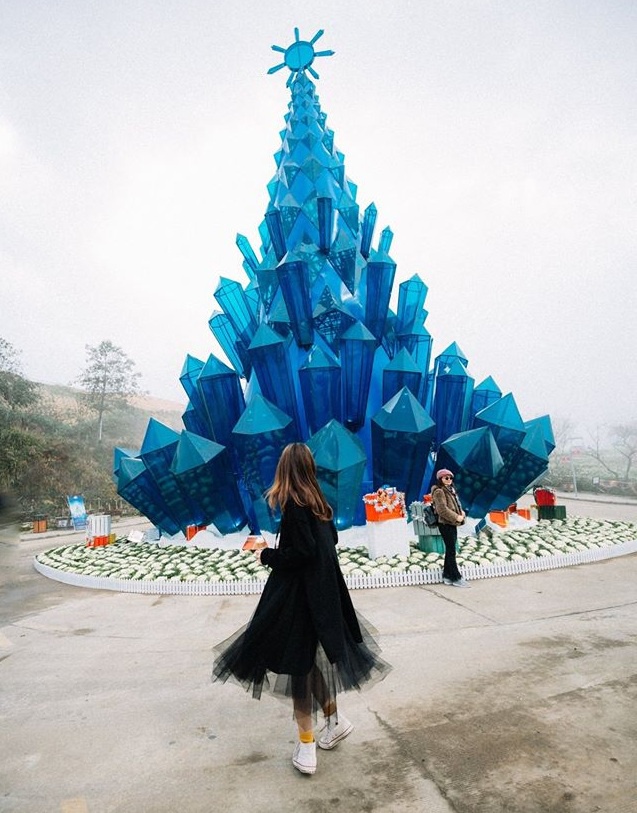 Dịp lễ 2021, cùng ngắm nhìn lại 5 cây thông lớn nhất Việt Nam qua các mùa Noel - Ảnh 5. Dịp lễ 2021, cùng ngắm nhìn lại 5 cây thông lớn nhất Việt Nam qua các mùa Noel - Ảnh 5.