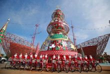 Dịp lễ 2021, cùng ngắm nhìn lại 5 cây thông lớn nhất Việt Nam qua các mùa Noel